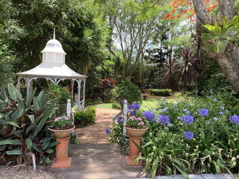 REED HOUSE At Maleny-The White Pavilion - Holiday Sunshine Coast 1