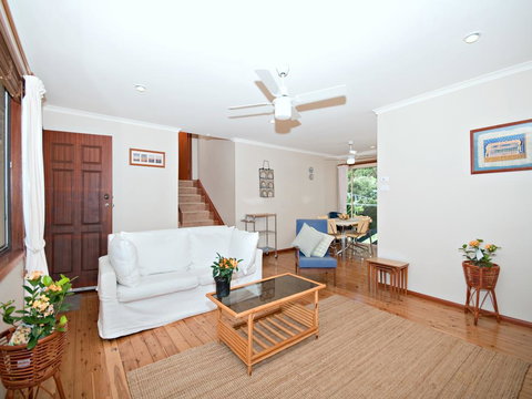 Reel Paradise - Holiday Sunshine Coast 1