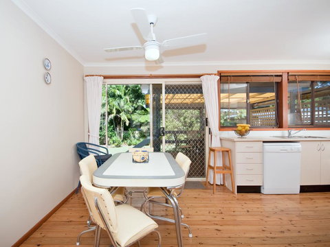 Reel Paradise - Holiday Sunshine Coast 2