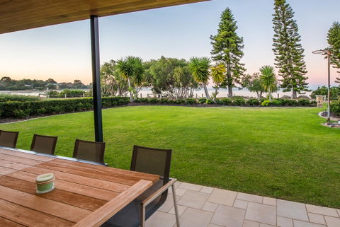 Regency Beach Club - Sunshine Coast Tourism 2