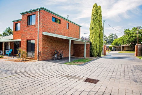 Regent Retreat - Echuca Moama Holiday Accommodation - Sunshine Coast Tourism 2