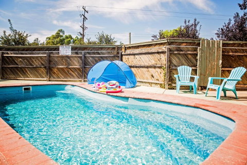 Regent Retreat - Echuca Moama Holiday Accommodation - Sunshine Coast Tourism 3