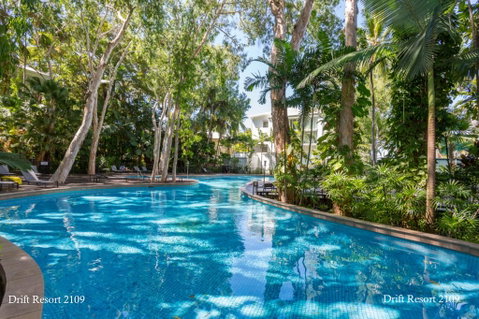 Relax In Palm Cove - Sunshine Coast Tourism 0