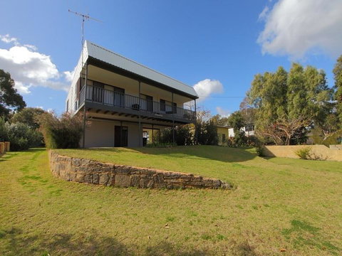 Relax Where The River Meets The Ocean - Sunshine Coast Tourism 0
