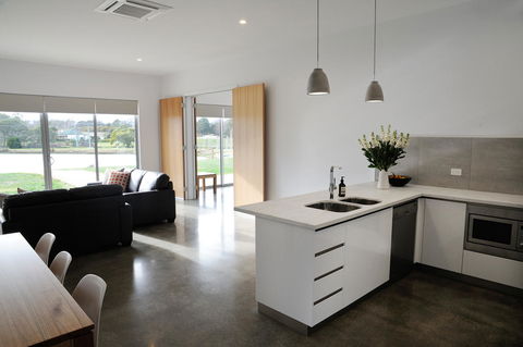Relbia Lodge - Holiday Sunshine Coast 1