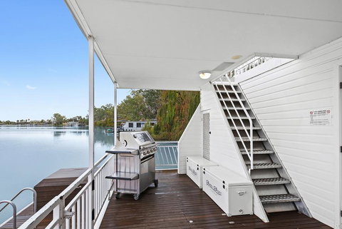 Renmark River Villas And Boats & Bedzzz - Holiday Sunshine Coast 2