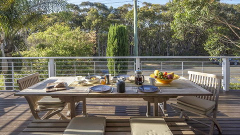 Rennies Retreat-Bushland & Ocean Views - Sunshine Coast Tourism 2