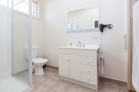 RENOVATED BEACH BEAUTY - ROSEBUD - Sunshine Coast Tourism 0