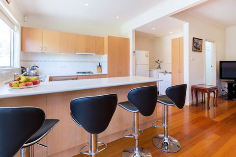 RENOVATED BEACH BEAUTY - ROSEBUD - Sunshine Coast Tourism 2