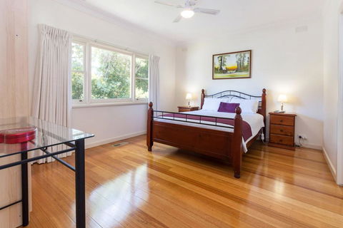 RENOVATED BEACH BEAUTY - ROSEBUD - Sunshine Coast Tourism 3