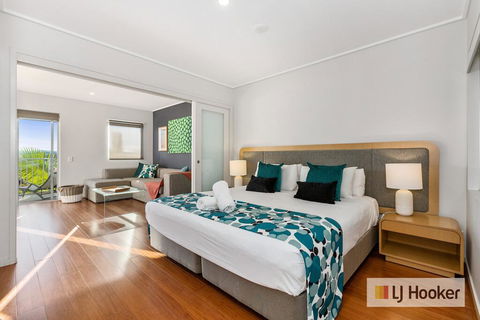 RESORT & SPA 8321 HINTERLAND Views - Holiday Sunshine Coast 0