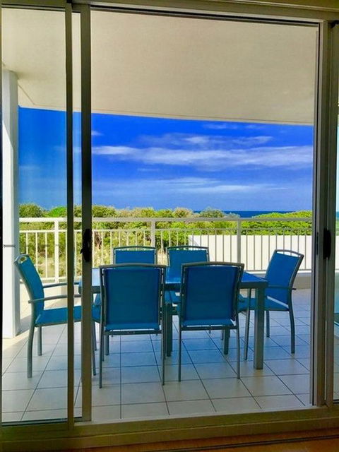 RESORT OCEAN FRONT SUITE 2222 - Holiday Sunshine Coast 3