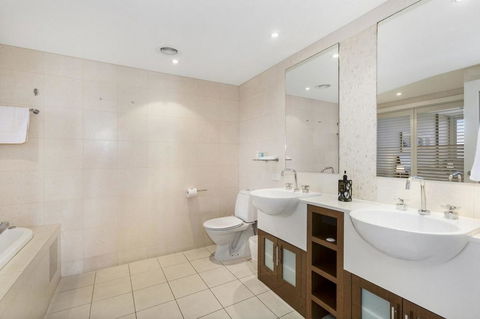 RESORT OCEAN FRONT SUITE 2222 - Holiday Sunshine Coast 1