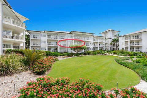 RESORT ON THE BEACH 5215 - OCEAN GLIMPSES - Holiday Sunshine Coast 0