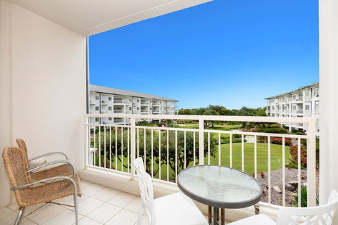 RESORT ON THE BEACH 5215 - OCEAN GLIMPSES - Holiday Sunshine Coast 3