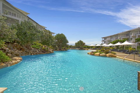 RESORT ON THE BEACH 6126-27 - Holiday Sunshine Coast 0