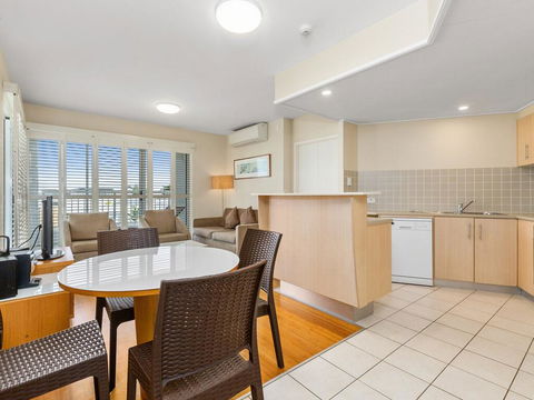 RESORT ON THE BEACH 7225 Dual Room - Holiday Sunshine Coast 0