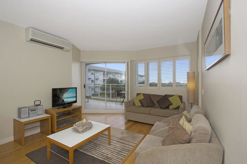 Resort On The Beach With Ocean Glimpses 5214-15 - Holiday Sunshine Coast 1