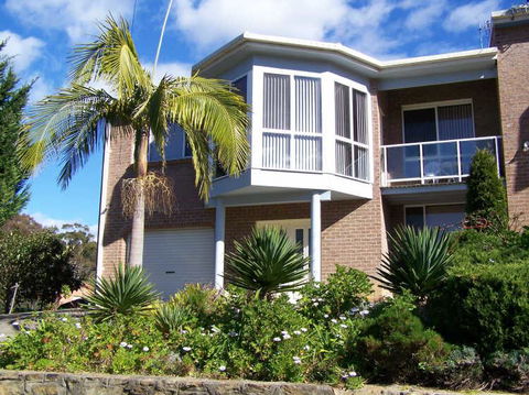 Retreat On Surf Beach - Sunshine Coast Tourism 0
