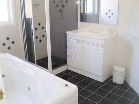 Retreat On Surf Beach - Sunshine Coast Tourism 3