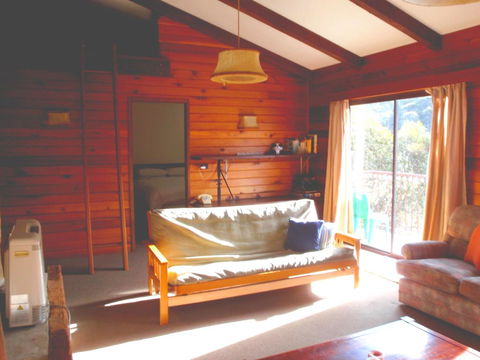 Retro 2 Bedroom Apartment - Sunshine Coast Tourism 2