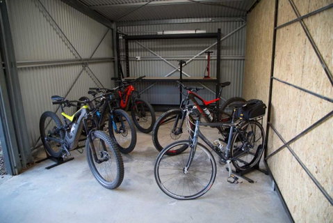 Ridge Line Riders Luxury Retreat - Sunshine Coast Tourism 3
