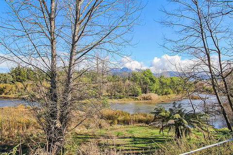 River Verse - On The Ovens - Sunshine Coast Tourism 0