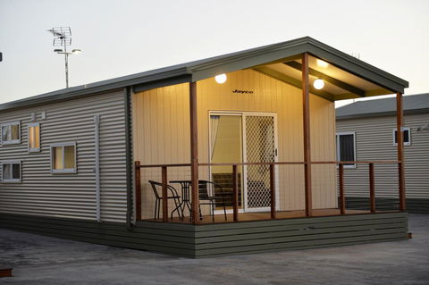 Riverside Cabin Park - Holiday Sunshine Coast 0
