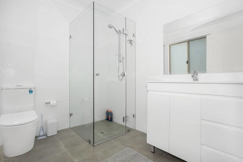 Riverwood Bright 3 Bedroom House With Parking - Holiday Sunshine Coast 2