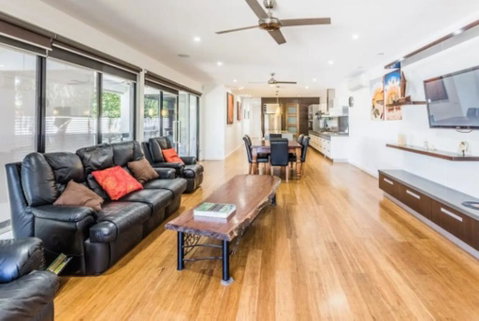 RL Apartments 3 Simms St - Sunshine Coast Tourism 0