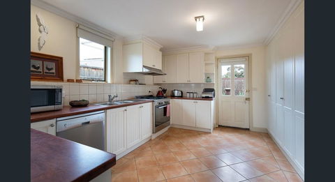 Roalies Farm House - Sunshine Coast Tourism 3