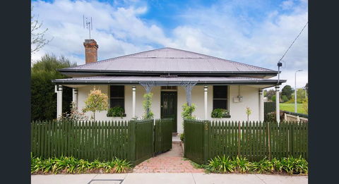 Roalies Farm House - Sunshine Coast Tourism 0