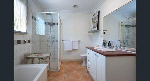 Roalies Farm House - Sunshine Coast Tourism 2