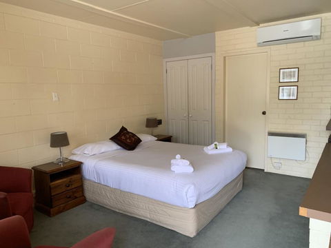Robertson Country Motel - Holiday Sunshine Coast 1