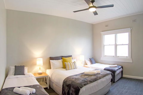 Robertson Public House And Kitchen - Holiday Sunshine Coast 2