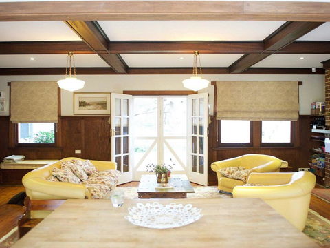 Robin Hill Manor - Rambling Retreat & Tennis Court - Holiday Sunshine Coast 1