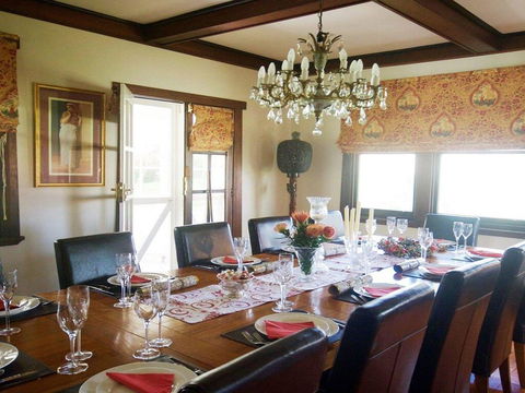 Robin Hill Manor - Rambling Retreat & Tennis Court - Holiday Sunshine Coast 2