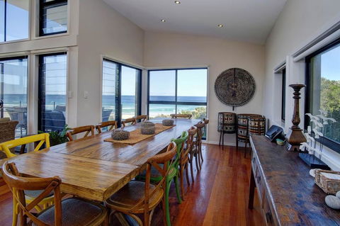 ROCKPOOL (4 Night Min) - Sunshine Coast Tourism 2