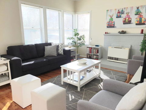 Ronelle Cottage - Holiday Sunshine Coast 3