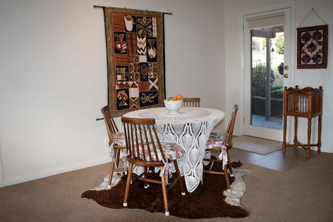 Rosewood Park Guest Suite - Sunshine Coast Tourism 1