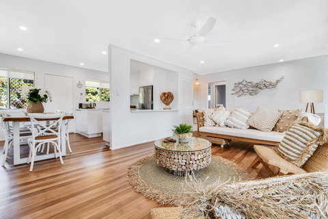 ROSIES BACH - Holiday Sunshine Coast 0