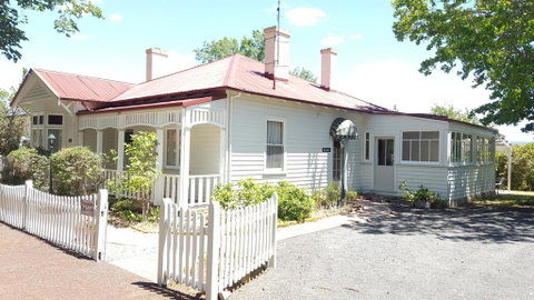 Ross B&B Accommodation - Sunshine Coast Tourism 0