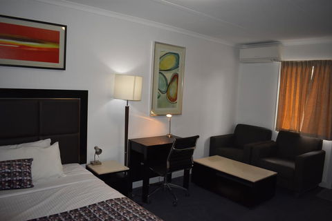 Roundhouse Motel - Sunshine Coast Tourism 1