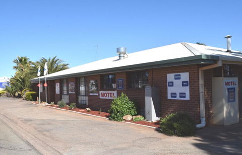 Roundhouse Motel - Sunshine Coast Tourism 0