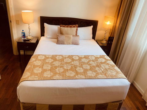 Royal Albert Hotel - Holiday Sunshine Coast 3