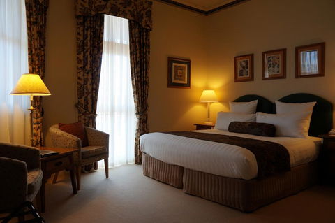 Royal Exchange Hotel - Sunshine Coast Tourism 0