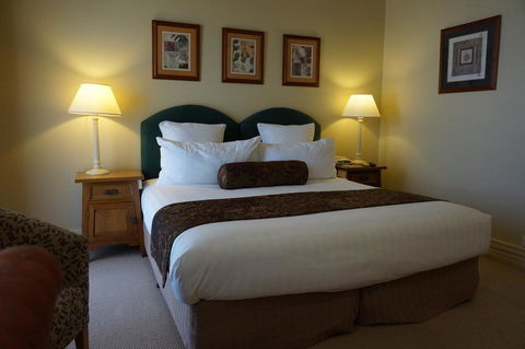 Royal Exchange Hotel - Sunshine Coast Tourism 2