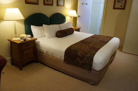 Royal Exchange Hotel - Sunshine Coast Tourism 3