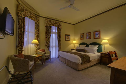 Royal Exchange Hotel - Sunshine Coast Tourism 1