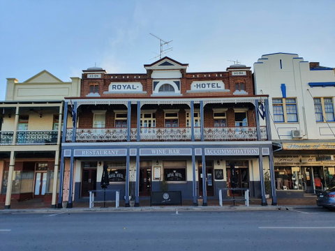 Royal Hotel - Holiday Sunshine Coast 0